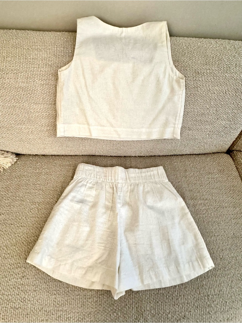White linen top and shorts matching set - Picture 5 of 6